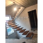 Лестница на бетонном косоуре